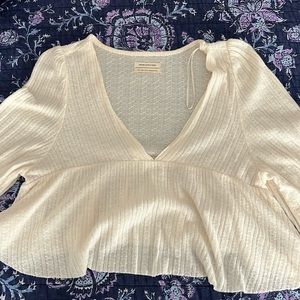 S- super soft, v-neck long sleeve cropped/flowy sweater